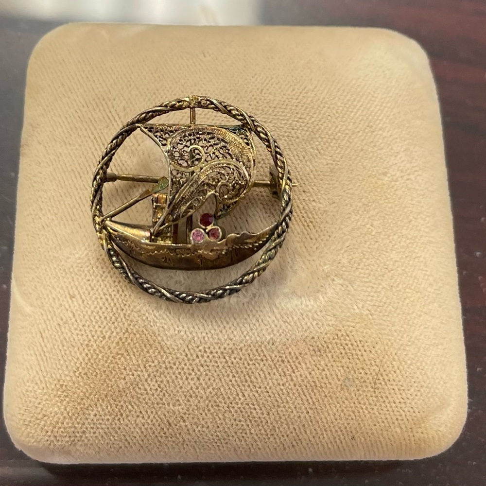 Brooche